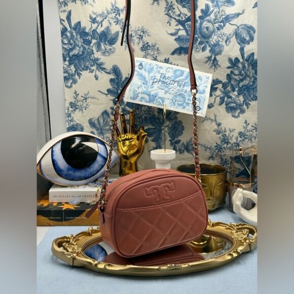 🆕 TORY BURCH 🧿 NWOT Savannah Chain Link Camera Bag, Pink Salmon AUTHENTICATED - Picture 1 of 16